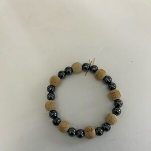 Elegant Black and Tan Beaded Bracelet
